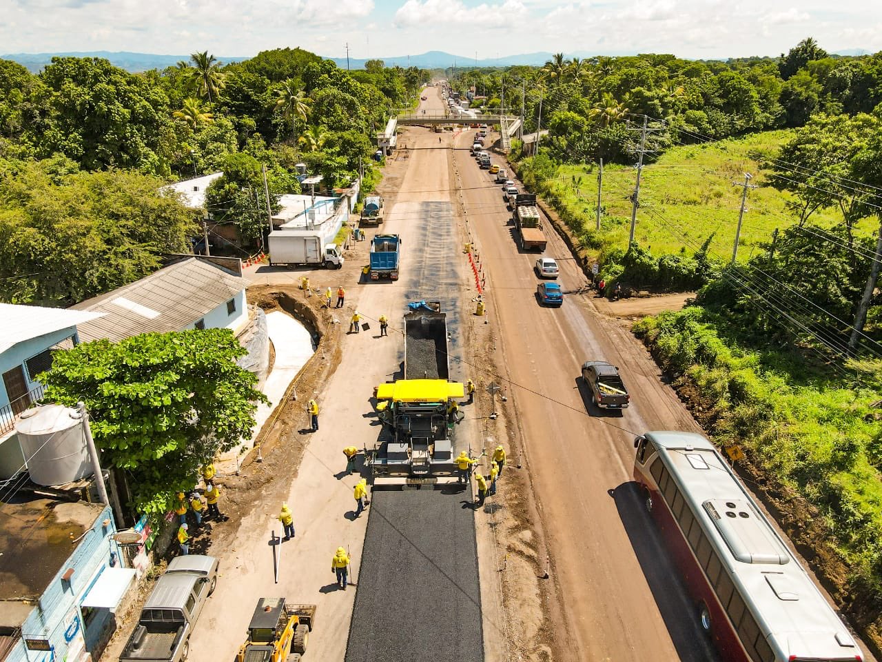 obras-publicas-inicia-pavimentacion-del-periferico-gerardo-barrios-en-el-oriente-del-pais